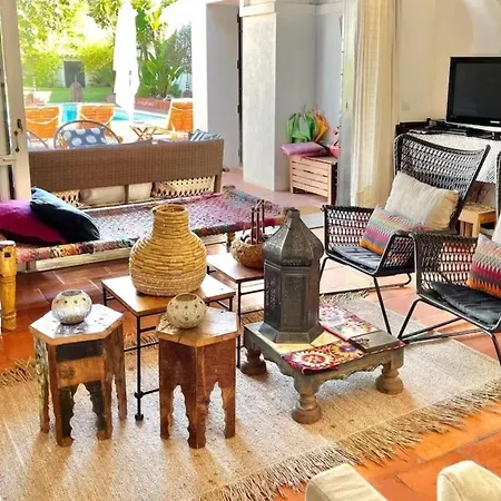 Villa - 5 Min Walk From Beach. 12 People Dom wakacyjny