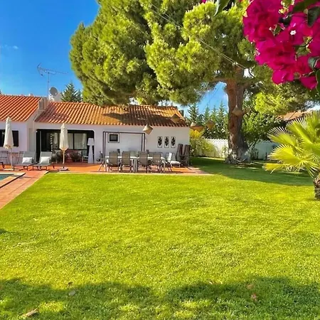 Villa - 5 Min Walk From Beach. 12 People * Olhos de Agua (Albufeira)