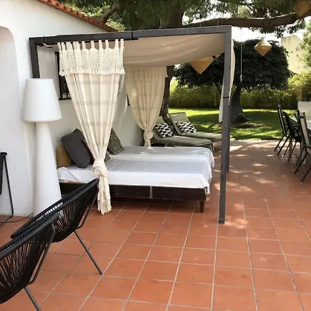 Dom wakacyjny Villa - 5 Min Walk From Beach. 12 People