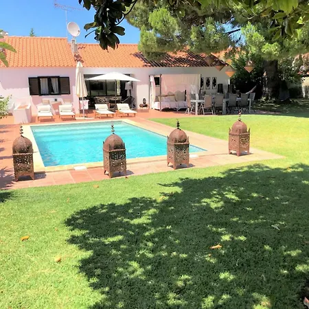 בית נופש Villa - 5 Min Walk From Beach. 12 People